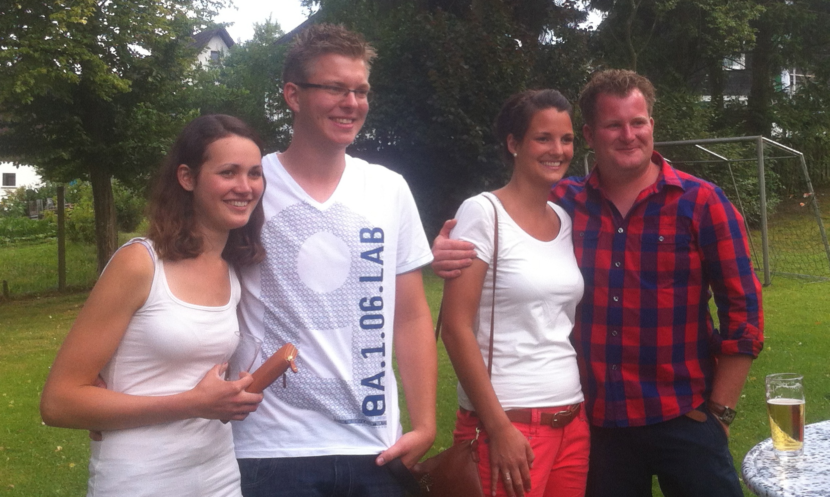 Der König Christian Mütherich mit seiner Königin Carolin Mertens (rechts) zusammen mit dem Vizekönig Fabian Mütherich und seiner Vizekönigin Linda Bieker (links) König Christian Mütherich mit Hofstaat